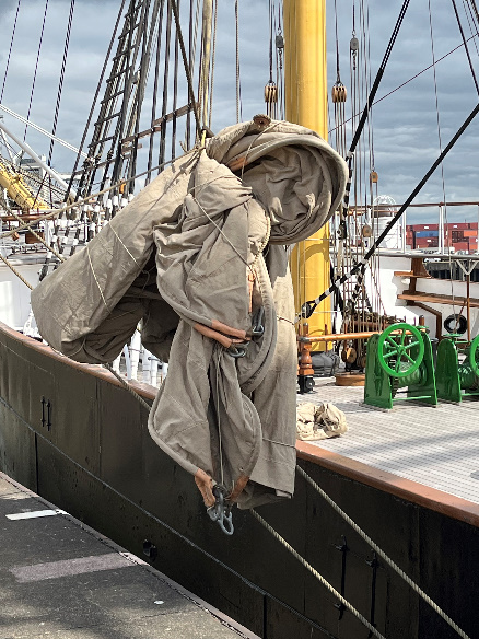 220616 PEKING Untermarssegel InderHieve s